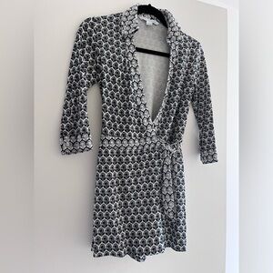 Diane von Fürstenberg Size 2 Wrap Romper